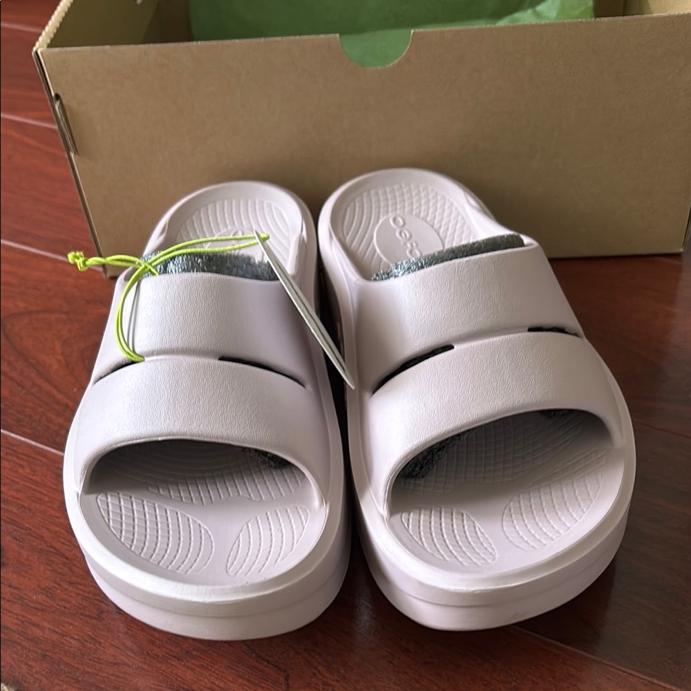 Oofos stardust pink Slide Sandals size 7 never worn